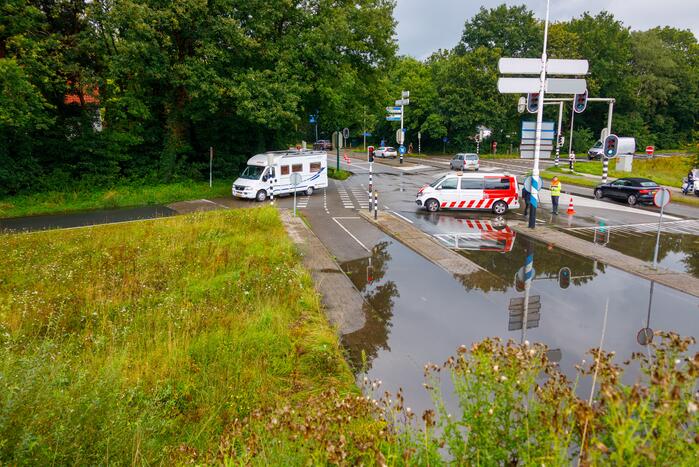 Weg afgesloten door overstroming