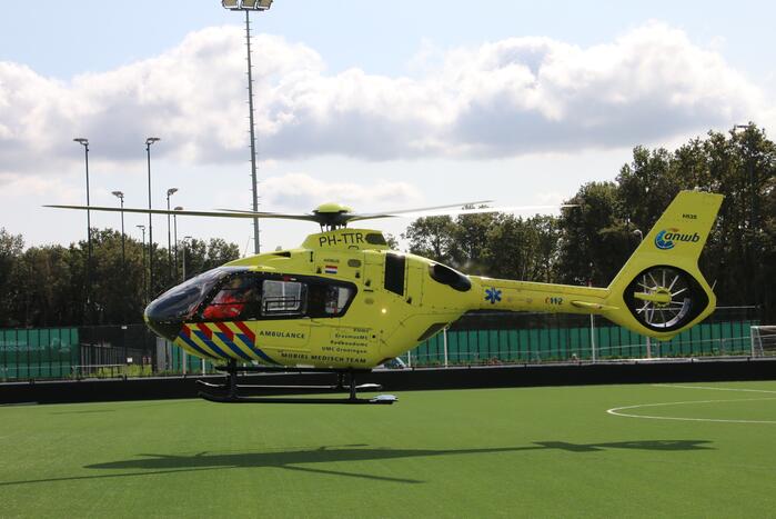 Bouwvakker zwaargewond na val met steiger Voetbalclub VVSB