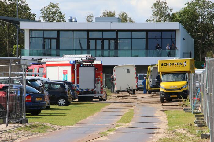 Bouwvakker zwaargewond na val met steiger Voetbalclub VVSB