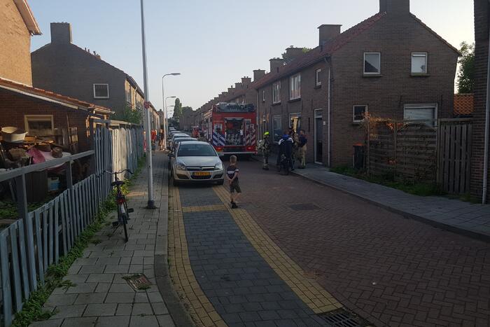 Brandweer doet metingen in woning door sissend geluid