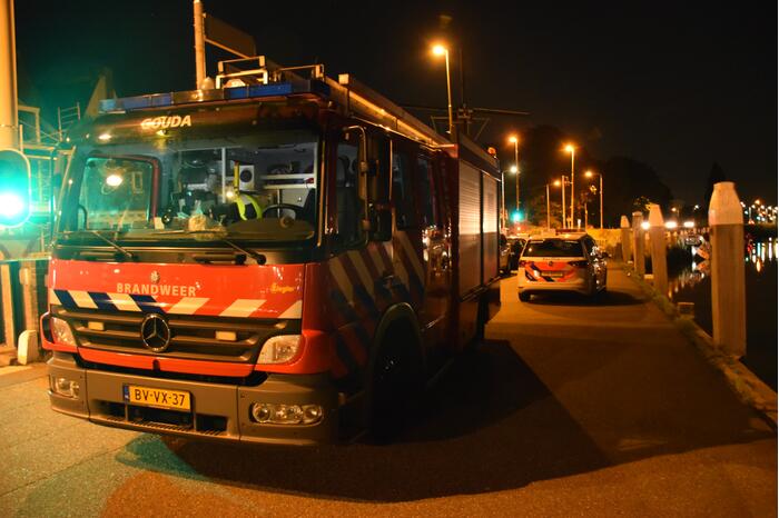 Brandweer redt boot van kapseizen