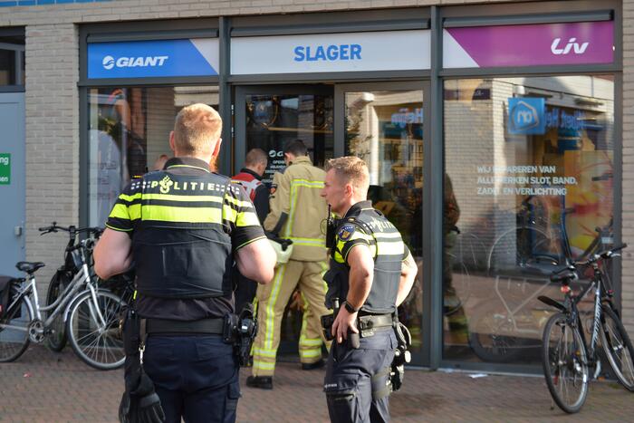 Doorgebrande compressor veroorzaakt hinderlijke lucht in fietsenwinkel