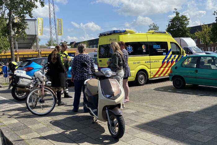 Oudere man gewond bij aanrijding met scooter
