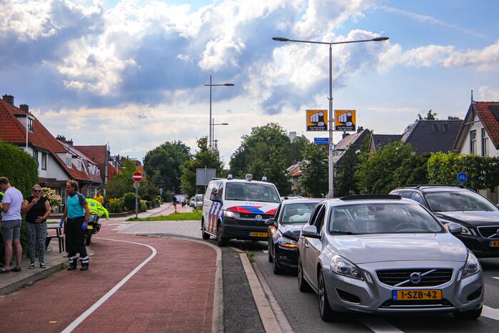 Personenauto's in botsing voor verkeerslicht