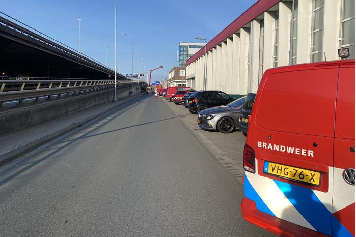 Grote uitslaande brand in een leegstaand pand