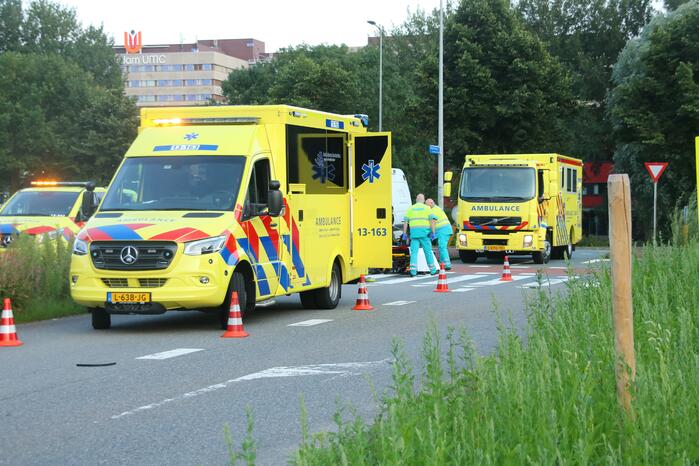 Berijder scooter gewond bij aanrijding met auto