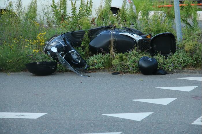 Berijder scooter gewond bij aanrijding met auto