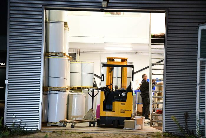 Politie doet onderzoek in bedrijfspand na vondst drugspand