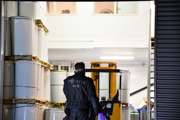 Politie doet onderzoek in bedrijfspand na vondst drugspand