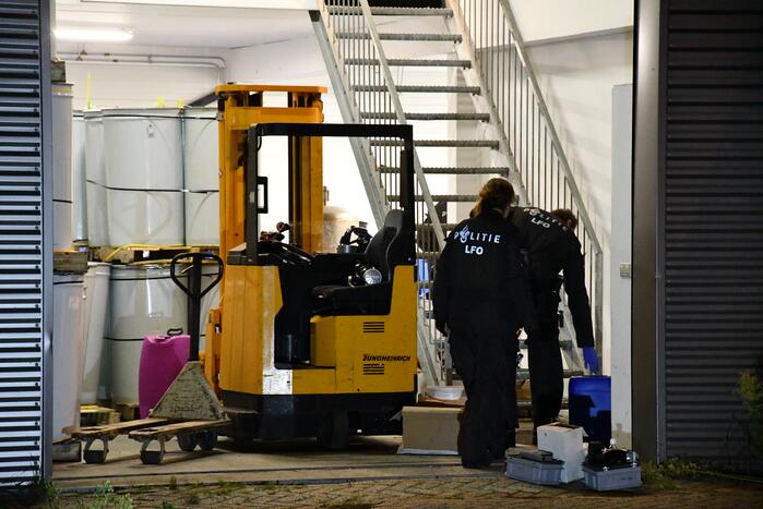 Politie doet onderzoek in bedrijfspand na vondst drugspand