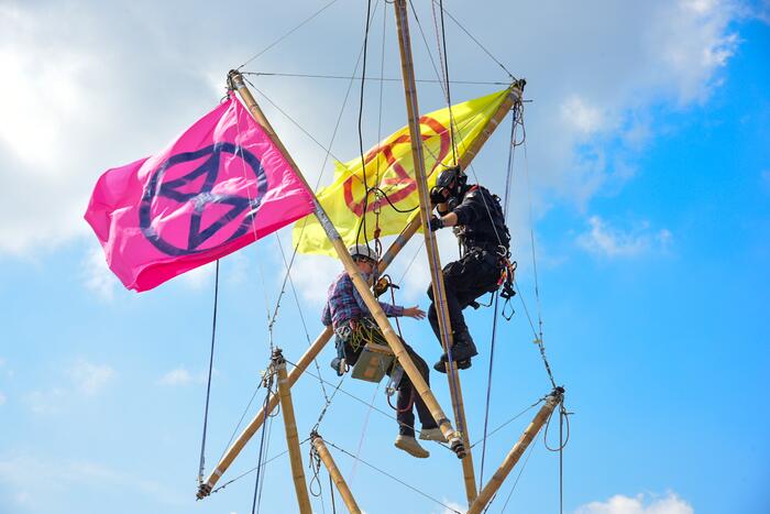 Klimaatactivisten Extinction Rebellion blokkeren toegang Shell-Pernis