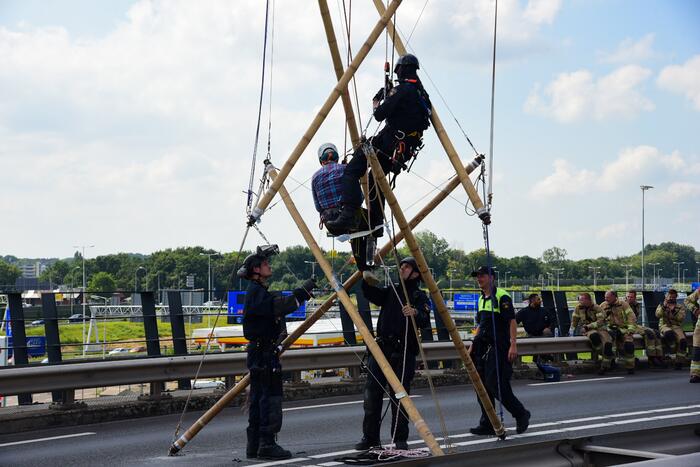 Klimaatactivisten Extinction Rebellion blokkeren toegang Shell-Pernis