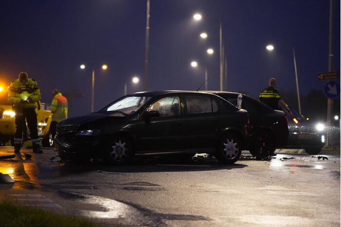 Veel schade bij ongeval tussen twee auto's