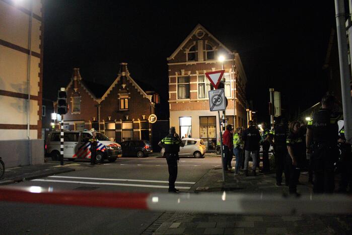 Twee agenten gewond bij schietpartij, twee verdachten aangehouden