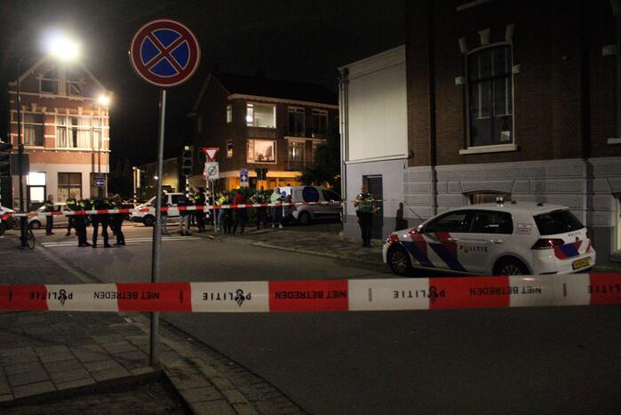 Twee agenten gewond bij schietpartij, twee verdachten aangehouden