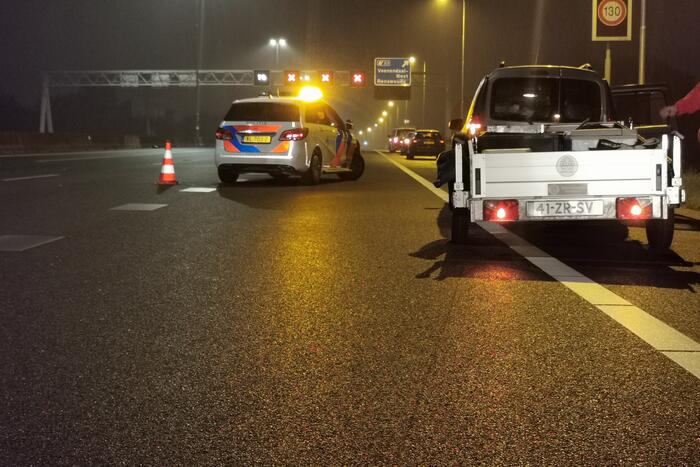 Auto belandt in berm na uitwijkmanoeuvre