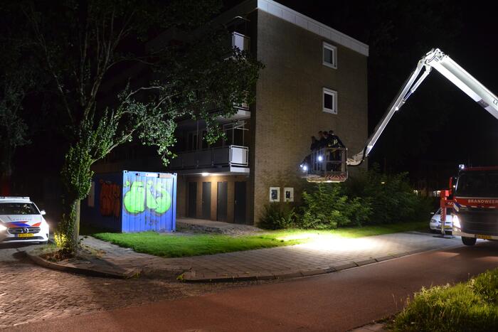 Zoekslag wegens geluiden op dak