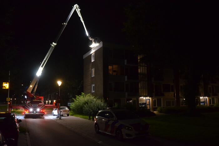 Zoekslag wegens geluiden op dak
