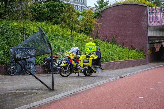 Fietsers botsen in tunnel