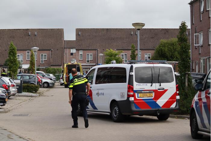Persoon steekt man neer in woning