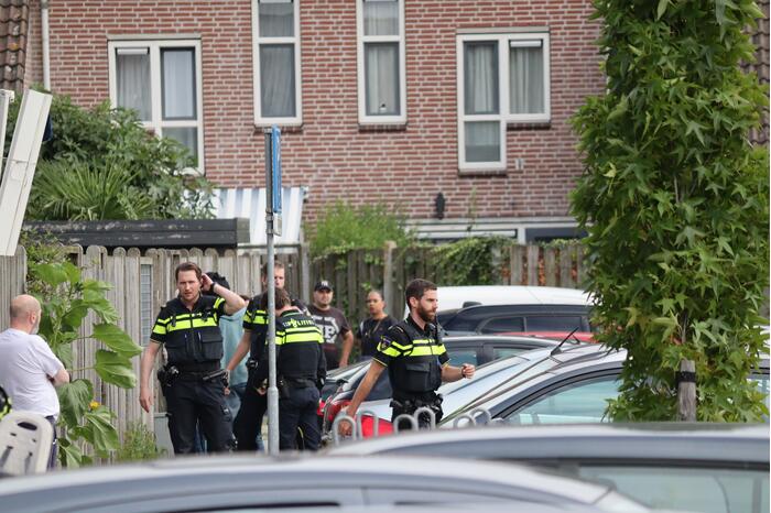 Persoon steekt man neer in woning