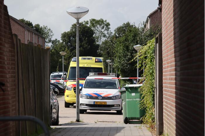 Persoon steekt man neer in woning