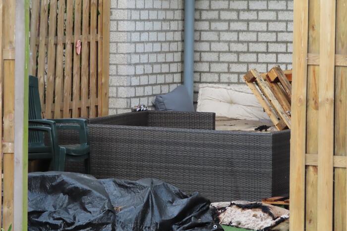 Kussens tuinset vatten vlam