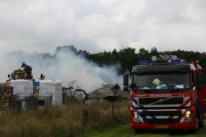 Bedrijfspand gaat in vlammen op