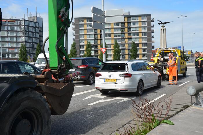 Veel schade door kop-staart botsing met graafmachine
