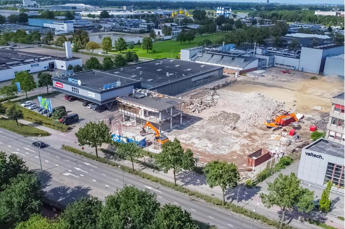 Panden Kwantum en Roobol gesloopt voor herontwikkeling winkelcomplex