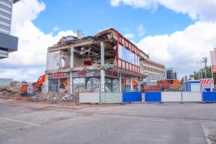 Panden Kwantum en Roobol gesloopt voor herontwikkeling winkelcomplex