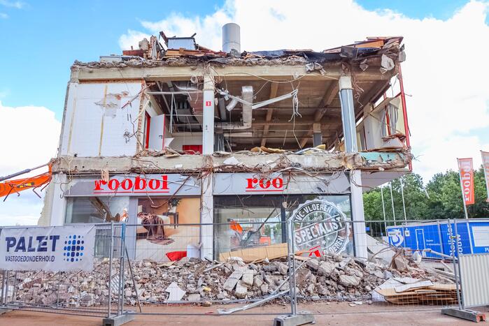 Panden Kwantum en Roobol gesloopt voor herontwikkeling winkelcomplex