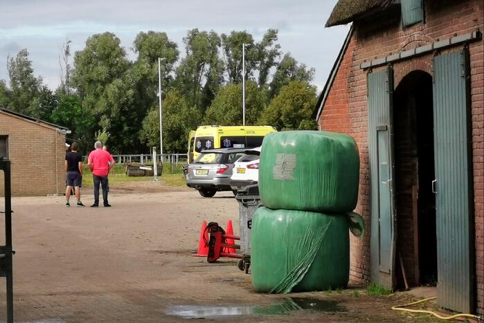 Persoon gewond op manege
