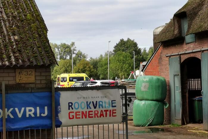 Persoon gewond op manege