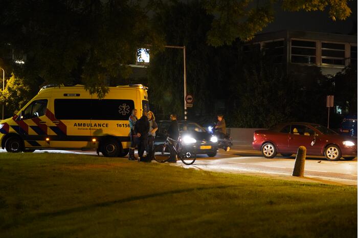 Dronken persoon botst tegen personenauto