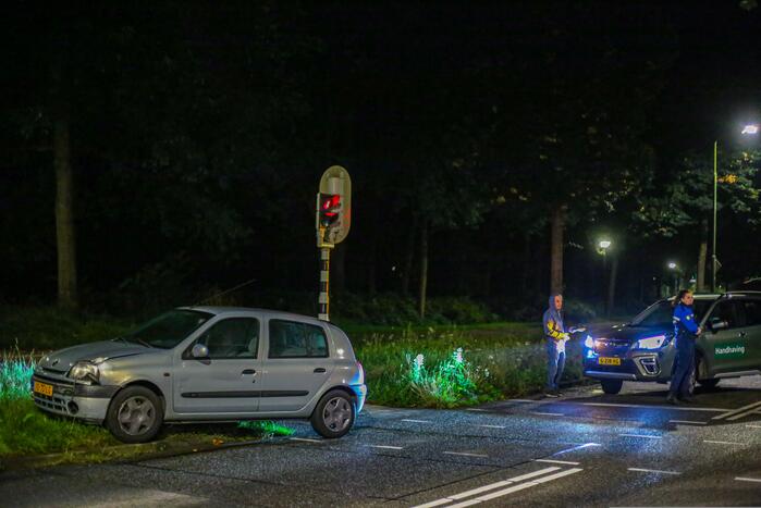 Personenauto afgesleept door bergingsbedrijf na ongeval