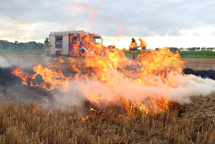Hooi balenpers vliegt in brand
