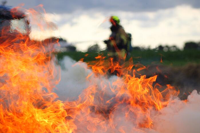 Hooi balenpers vliegt in brand