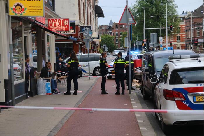 Persoon gewond na steekpartij voor Surinaams eethuis