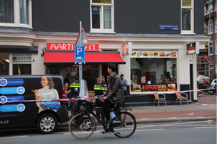 Persoon gewond na steekpartij voor Surinaams eethuis