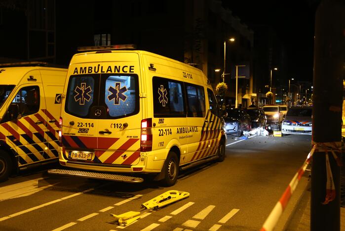 Scooterrijder en passagier gewond door ongeval met politieauto