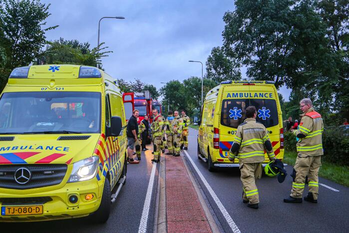 Auto raakt van de weg en belandt in sloot
