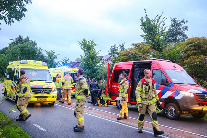 Auto raakt van de weg en belandt in sloot