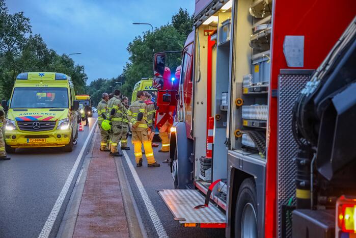 Auto raakt van de weg en belandt in sloot