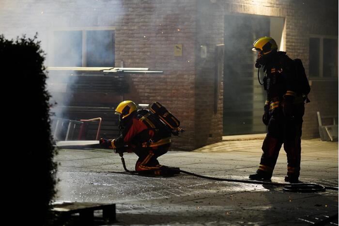 Flinke buitenbrand op terrein van hovenier