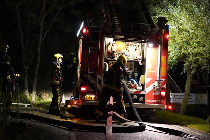Flinke buitenbrand op terrein van hovenier