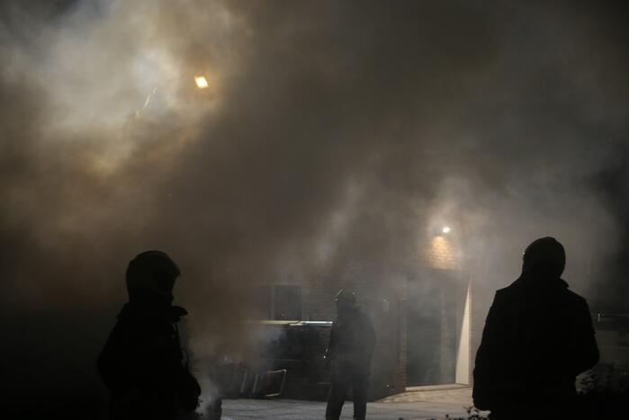 Flinke buitenbrand op terrein van hovenier