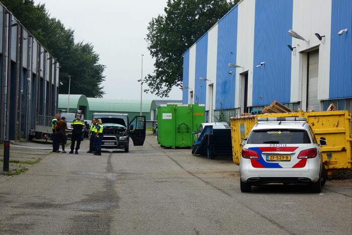 Brand in motorcompartiment van bestelbus