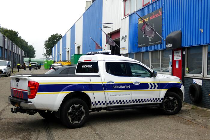 Brand in motorcompartiment van bestelbus