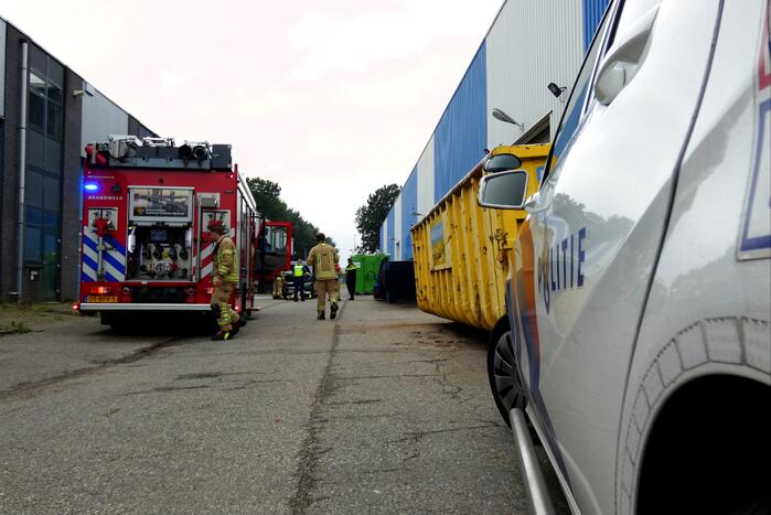 Brand in motorcompartiment van bestelbus